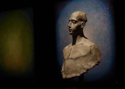 Davide Galbiati, L'homme et la graine,béton, 51 x 32 x 20 cm, pièce unique, 2016