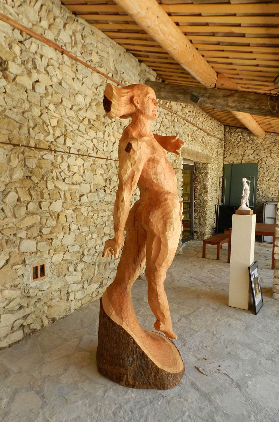 LE FAUNE, cèdre, 260 cm, 2012, Oeuvre publique Ferme de Arts Vaison-la-Romaine